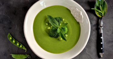 Photo de la recette : recette soupe crème de petits pois frais au brocoli et menthe