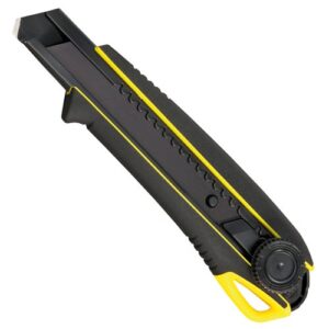 Photo de TAJIMA Cutter 18mm +10 lames razor black sc