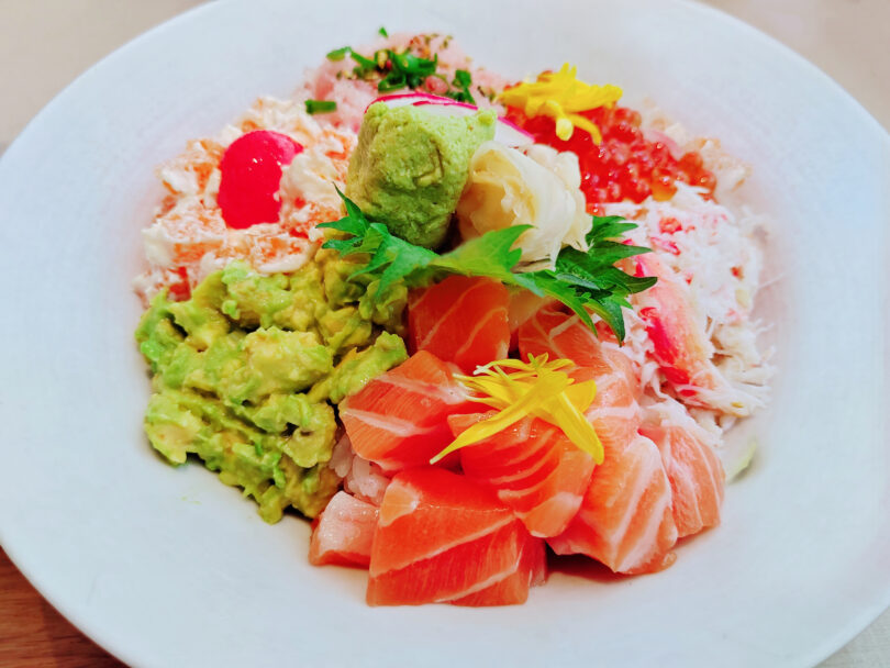Photo de la recette : Recette assortiment de dés de sashimi avec du riz