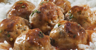 Photo de la recette : Recette boulettes de poulet sauce aigre douce et riz