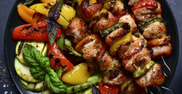 Photo de la recette : Recette de brochettes de poulet mariné et légumes