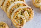 Photo de la recette : Recette de palmiers feuilleté au poulet