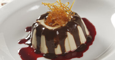 Photo de la recette : Recette flan à la vanille, caramel et coulis de fruits rouges