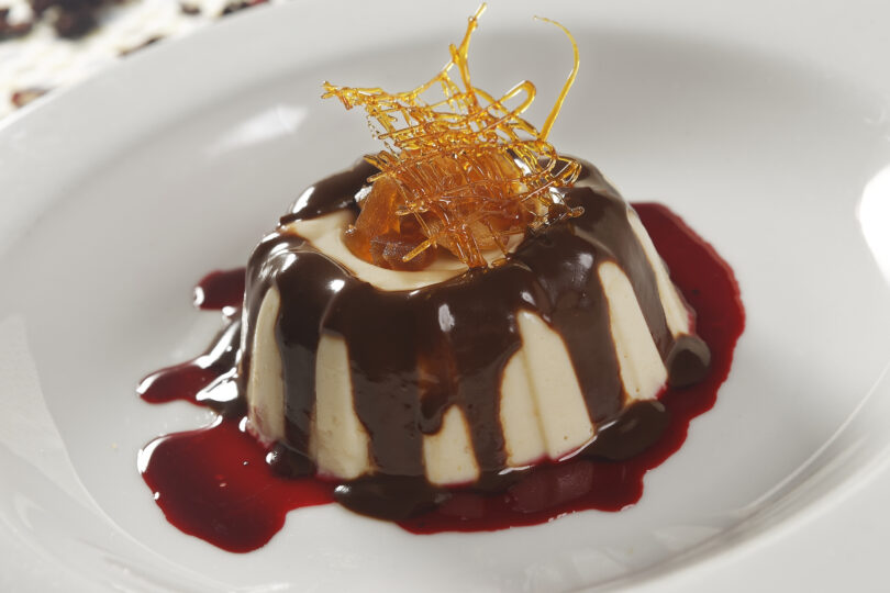 Photo de la recette : Recette flan à la vanille, caramel et coulis de fruits rouges