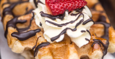Photo de la recette : Recette gaufre au chocolat chantilly