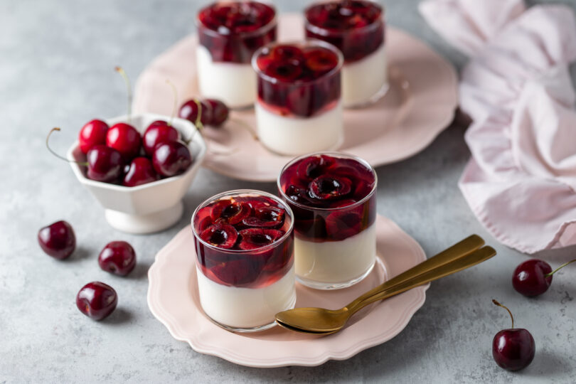 Photo de la recette : Recette pana cotta à la gelée de cerises