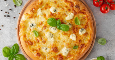 Photo de la recette : Recette pizza quatre fromages maison