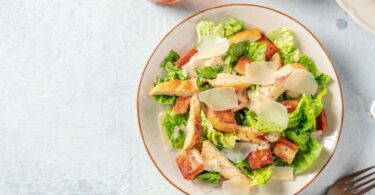 Photo de la recette : Recette salade césar légère au poulet