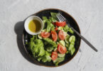 Photo de la recette : Salade de tomate concombre et laitue romaine