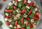 Photo de la recette : Recette salade aux fraises, épinards, feta et pignons de pin assaisonnée de balsamique