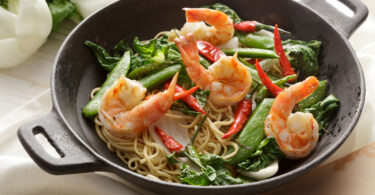 Photo de la recette : Recette sauté de crevettes aux nouilles et légumes