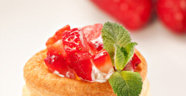 Photo de la recette : Recette bouchée feuilleté à la fraise et crème fraiche