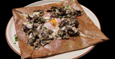 Photo de la recette : Recette de la galette de blé noir complète oeuf champignon