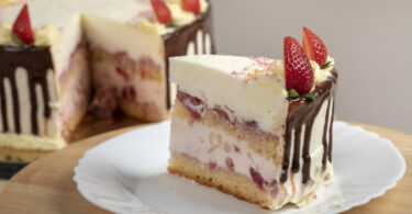 Photo de la recette : Recette gâteau à la fraise et au chocolat
