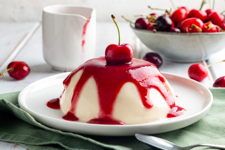 Photo de la recette : Recette de panna cotta au coulis de cerise