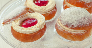 Photo de la recette : Recette petit pain au lait confiture