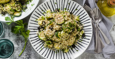 Photo de la recette : Recette de salade de riz végétalienne aux courgettes et avocats