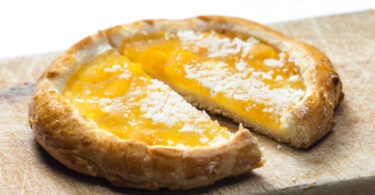 Photo de la recette : Recette tarte tchèque traditionnelle fourrée à la confiture d'abricots